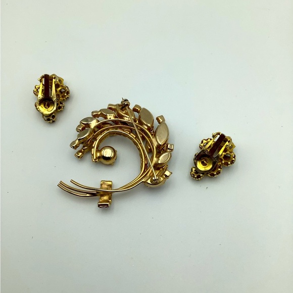 🎄🎄Vintage Deep Purples  Demi Parure Brooch and Clip earrings - Picture 3 of 3